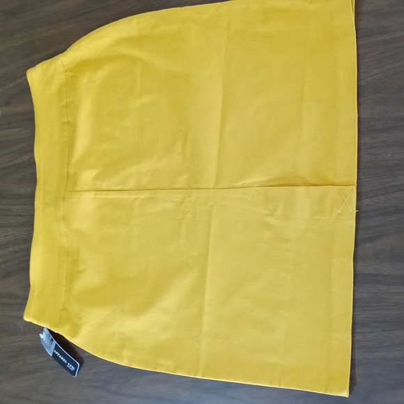 SOHO Apparel LTD. New York Mustard Yellow Body-Con Fitted Contour Mini Skirt - Picture 5 of 5